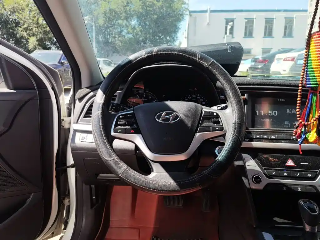 Hyundai Elantra — миниатюра 6