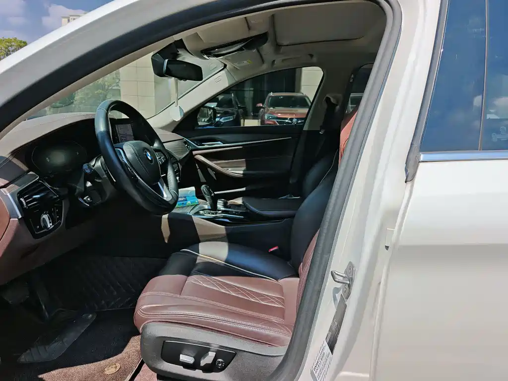 BMW 5 Series — миниатюра 6