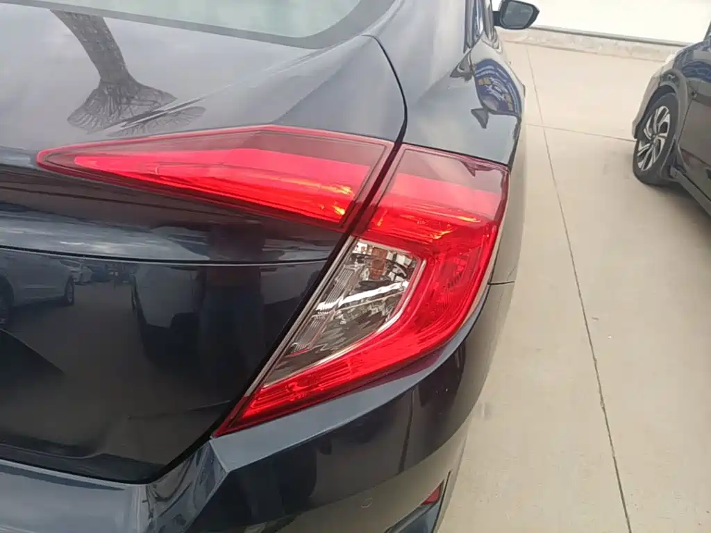 Honda Civic — миниатюра 8