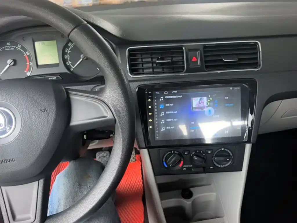 Skoda Rapid — миниатюра 10
