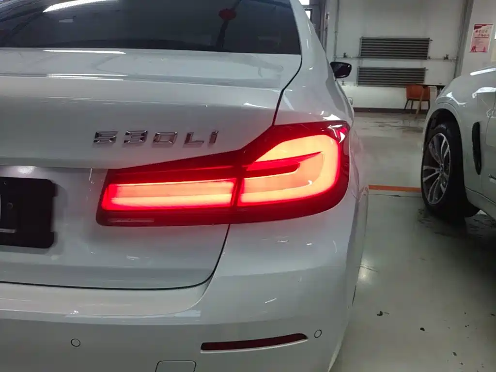 BMW 5 Series — миниатюра 8