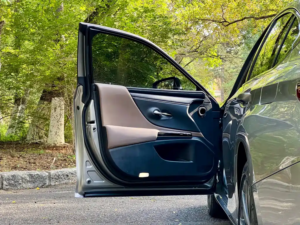 Lexus ES — миниатюра 16