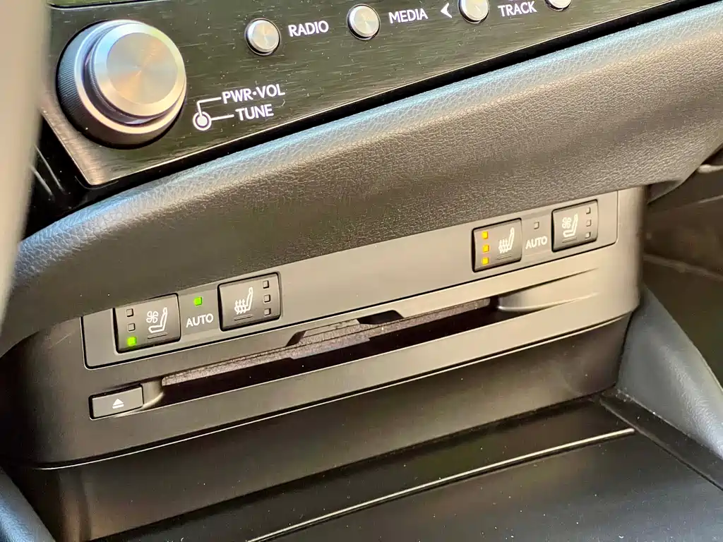 Lexus ES — миниатюра 31