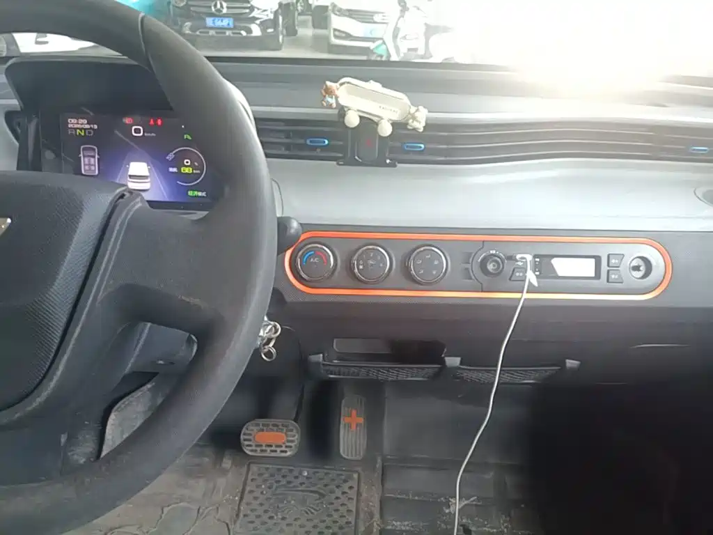 Wuling MINIEV — миниатюра 13