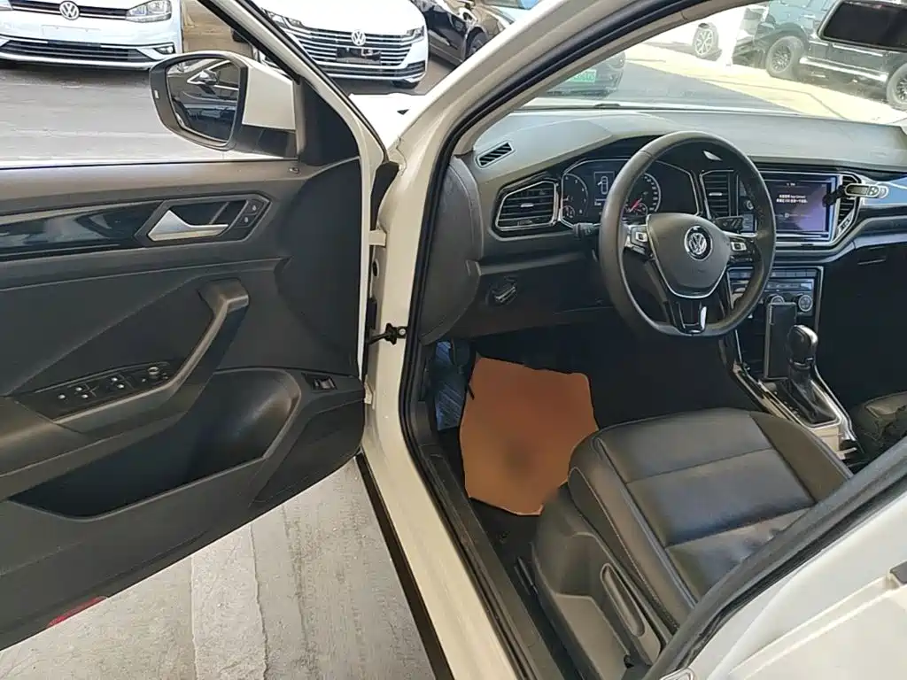 Volkswagen T-Roc — миниатюра 16