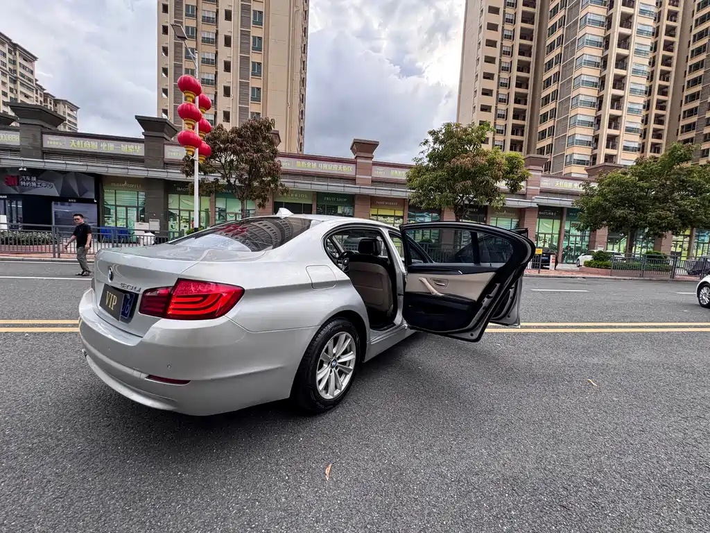 BMW 5 Series — миниатюра 21