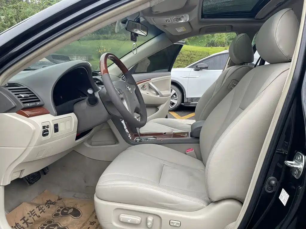 Toyota Camry — миниатюра 10