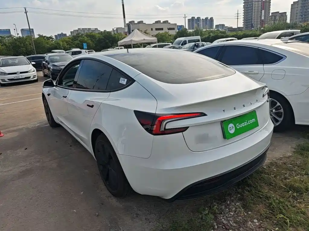Tesla Model 3 — миниатюра 5