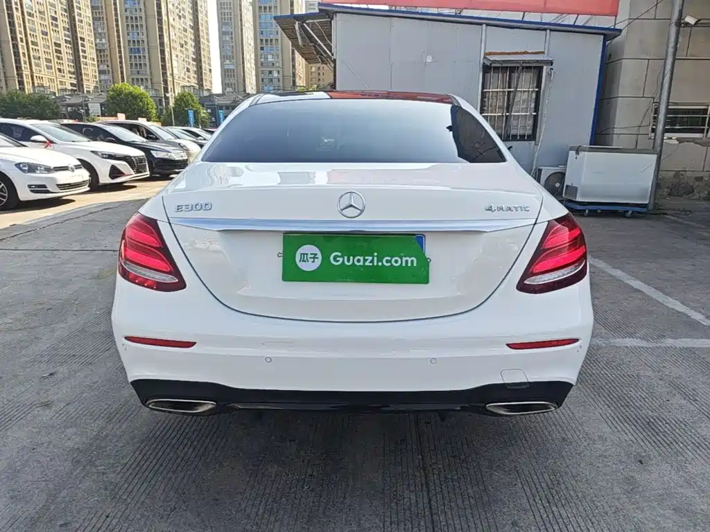 Mercedes-Benz E-Class — миниатюра 6