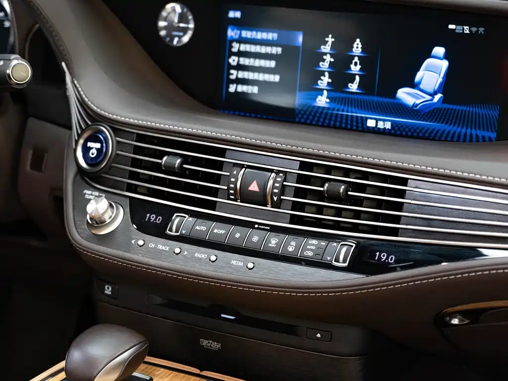 Lexus LS — миниатюра 17