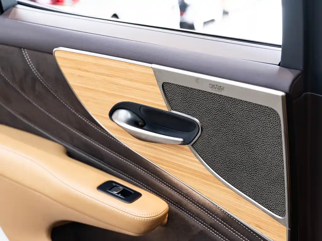 Lexus LS — миниатюра 19