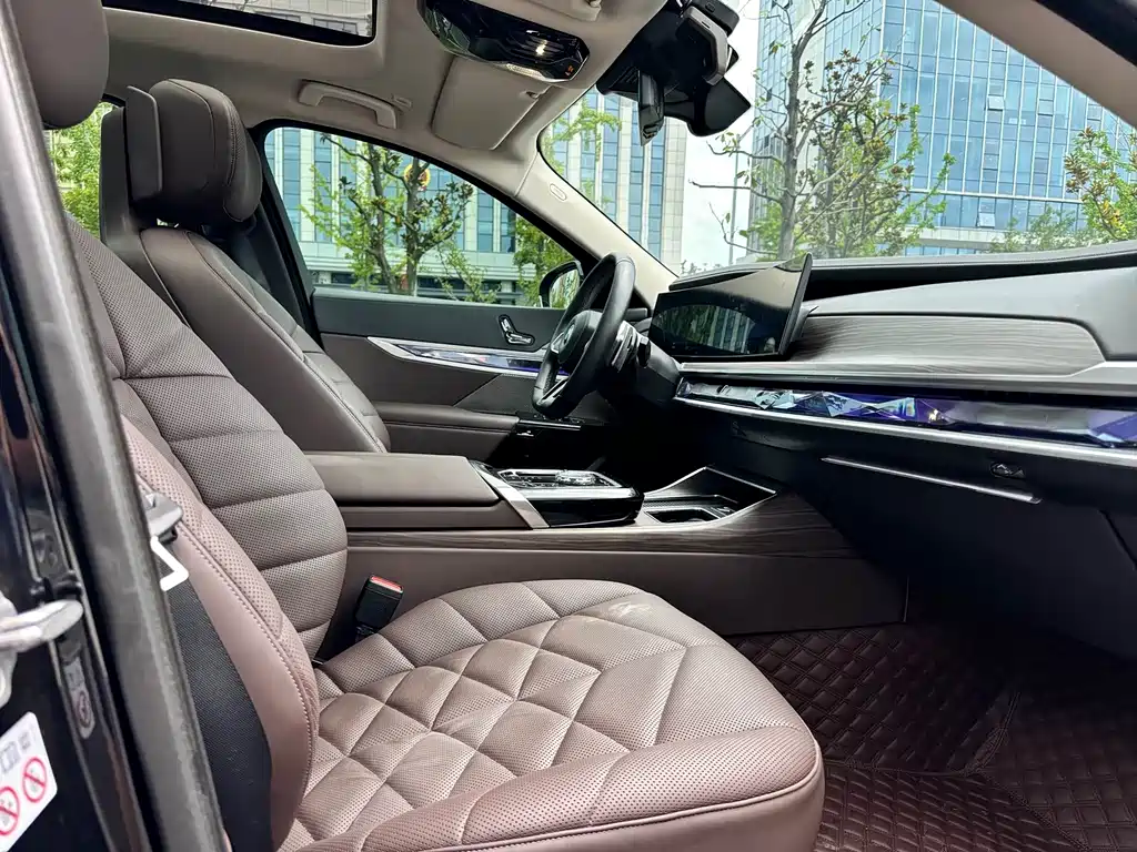 BMW 7 Series — миниатюра 8