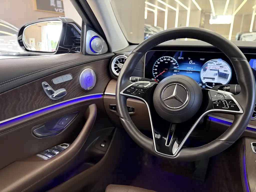 Mercedes-Benz E-Class — миниатюра 10
