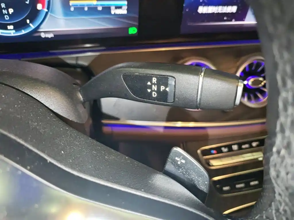 Mercedes-Benz E-Class — миниатюра 7