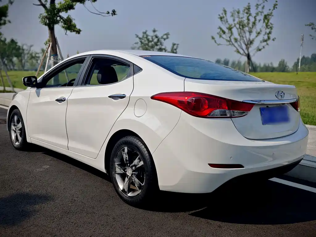 Hyundai Elantra Langdong — миниатюра 9
