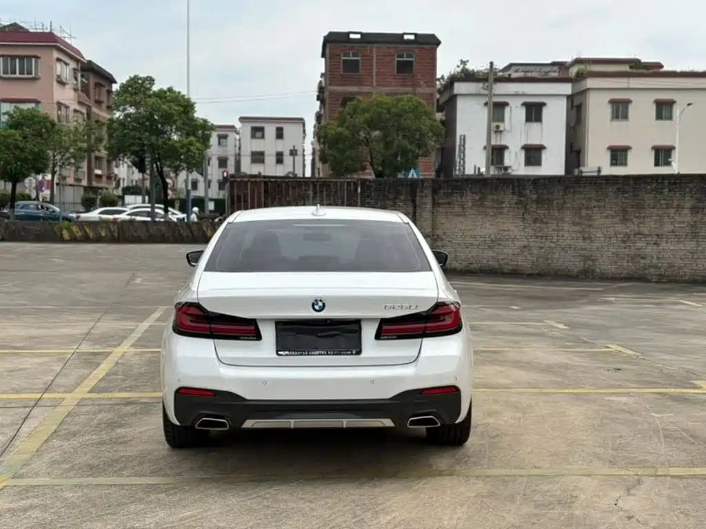 BMW 5 Series — миниатюра 5