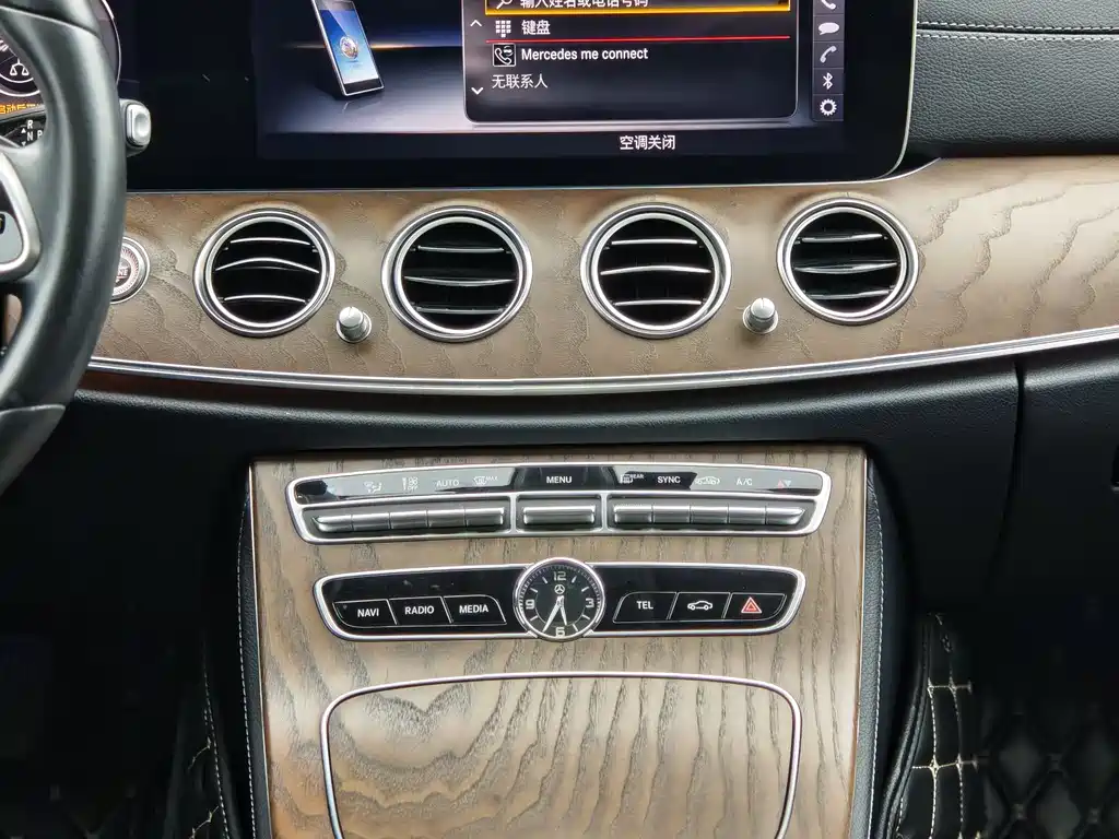 MERCEDES-BENZ E CLASS