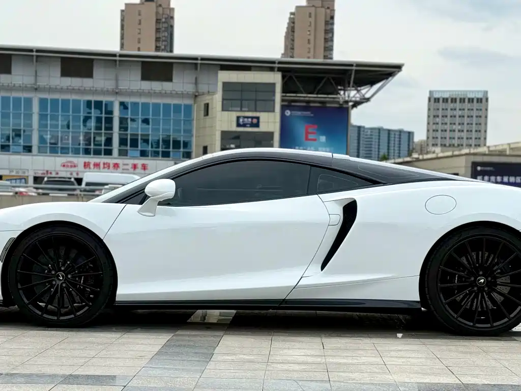 MCLAREN GT