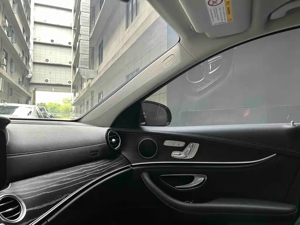 Mercedes-Benz E-Class — миниатюра 14