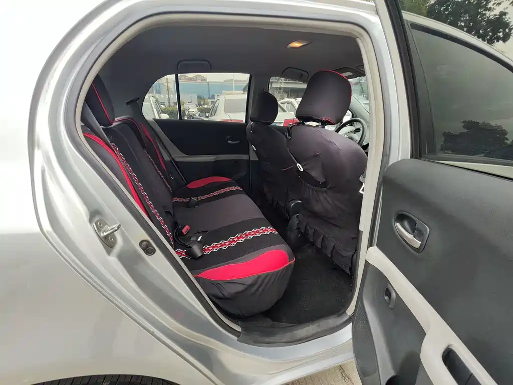 Toyota Yaris — миниатюра 13