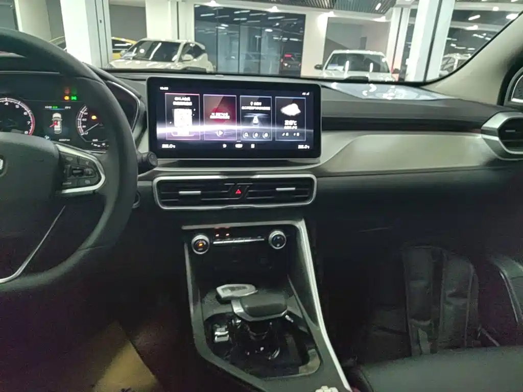 Geely Binyue — миниатюра 13