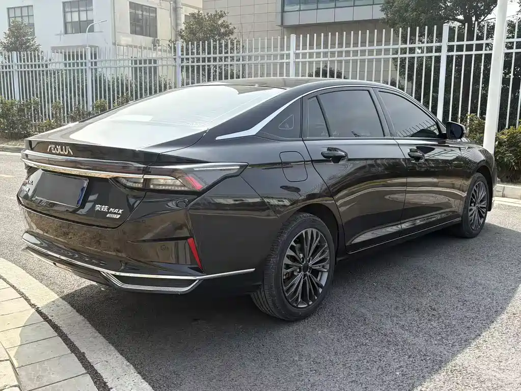 DONGFENG YI HYUN MAX