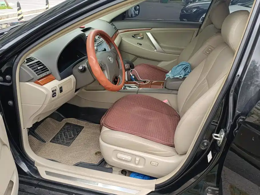 Toyota Camry — миниатюра 9