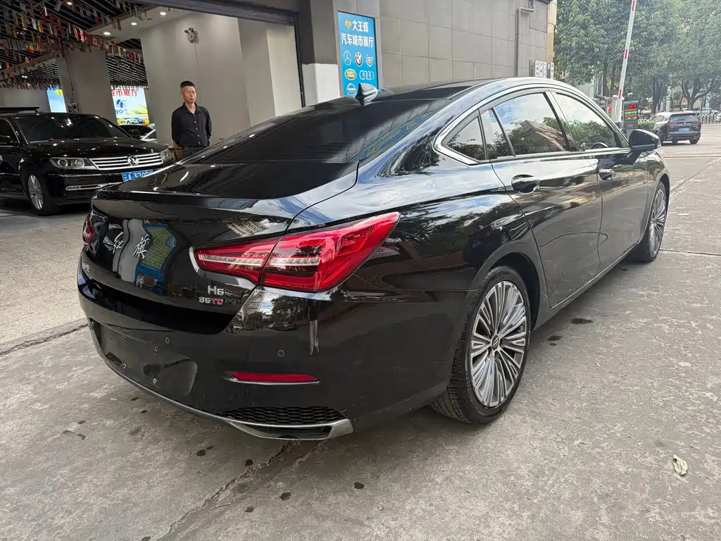 Hongqi Hongqi H5 — миниатюра 14