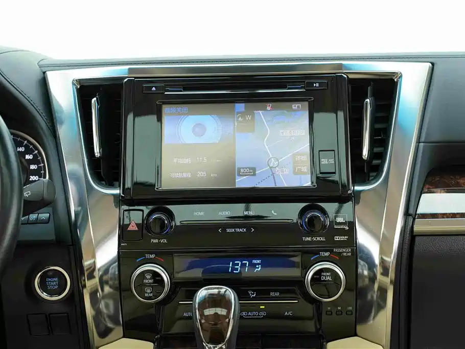 Toyota Alphard — миниатюра 27