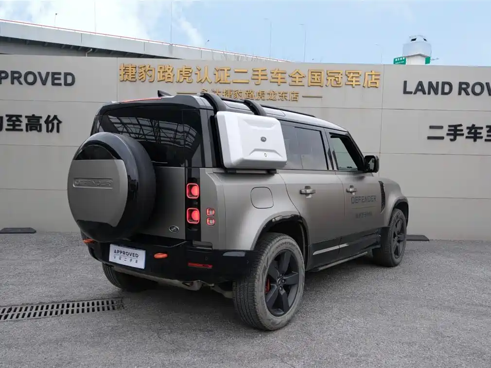 LAND ROVER DEFENDER