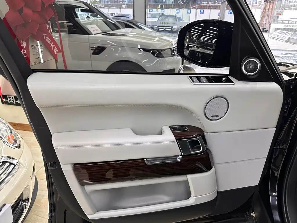 Land Rover Range Rover — миниатюра 9