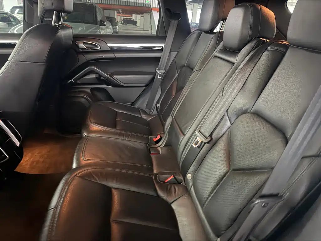 Porsche Cayenne — миниатюра 12