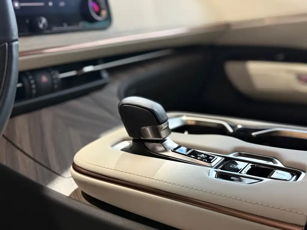 Lexus LM — миниатюра 7