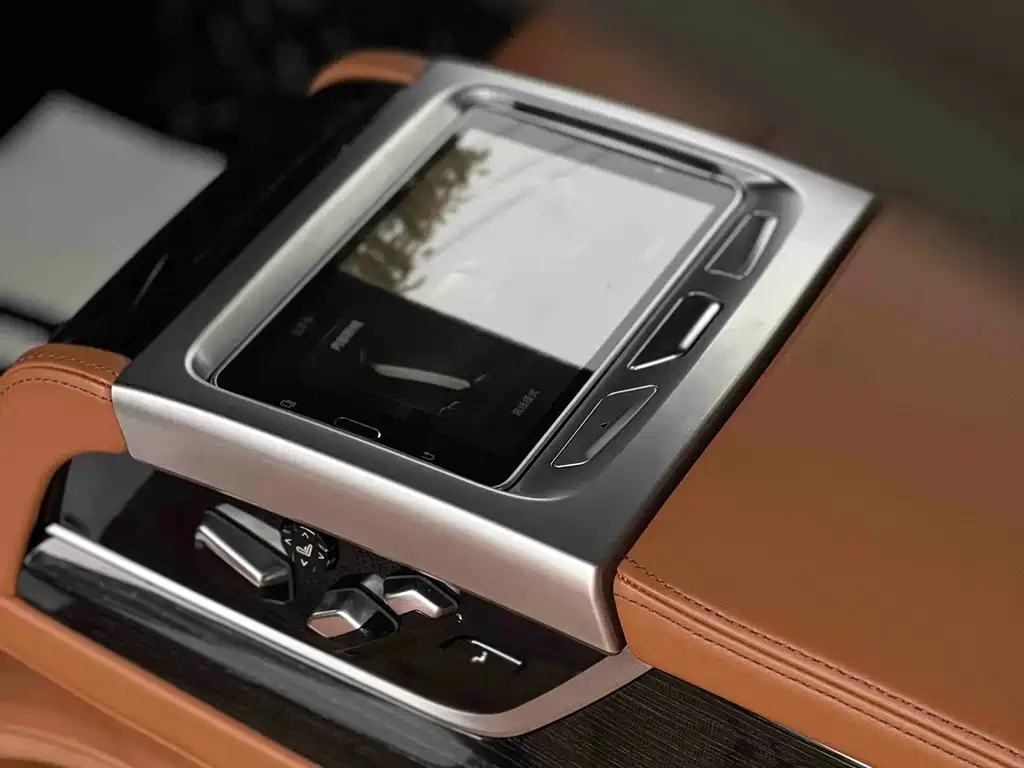 BMW 7 Series — миниатюра 16