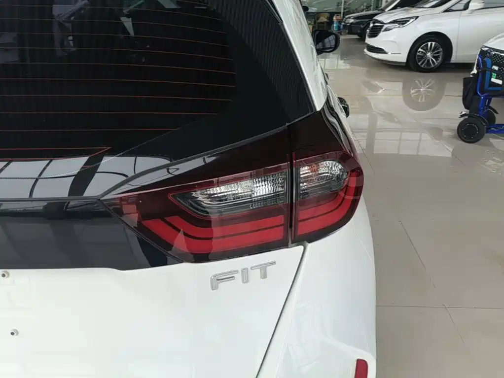Honda Fit — миниатюра 8