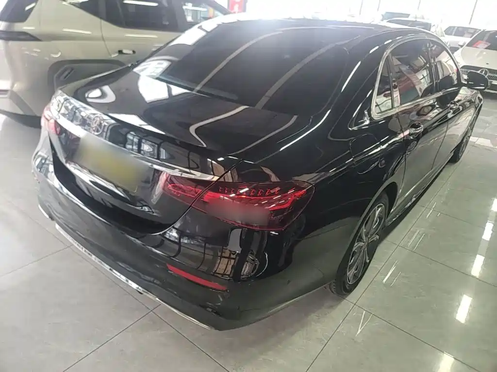 Mercedes-Benz E-Class — миниатюра 7