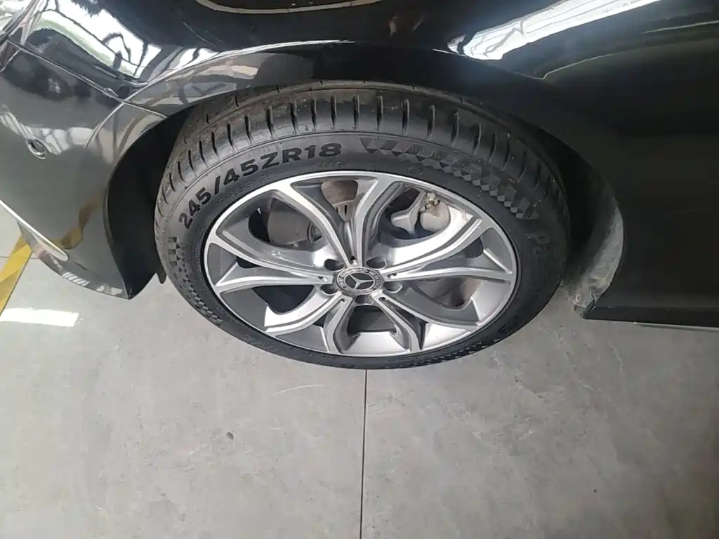 Mercedes-Benz E-Class — миниатюра 23