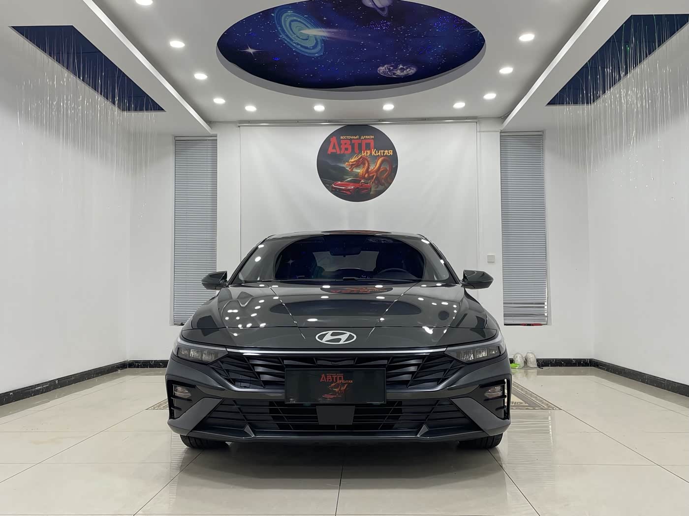 Hyundai Elantra 1.5 л 2024 г. Серебристо-серый, пробег 14800 км