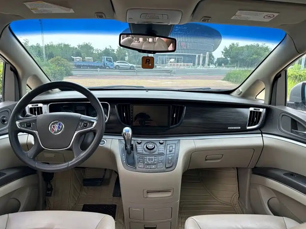Buick GL8 — миниатюра 9