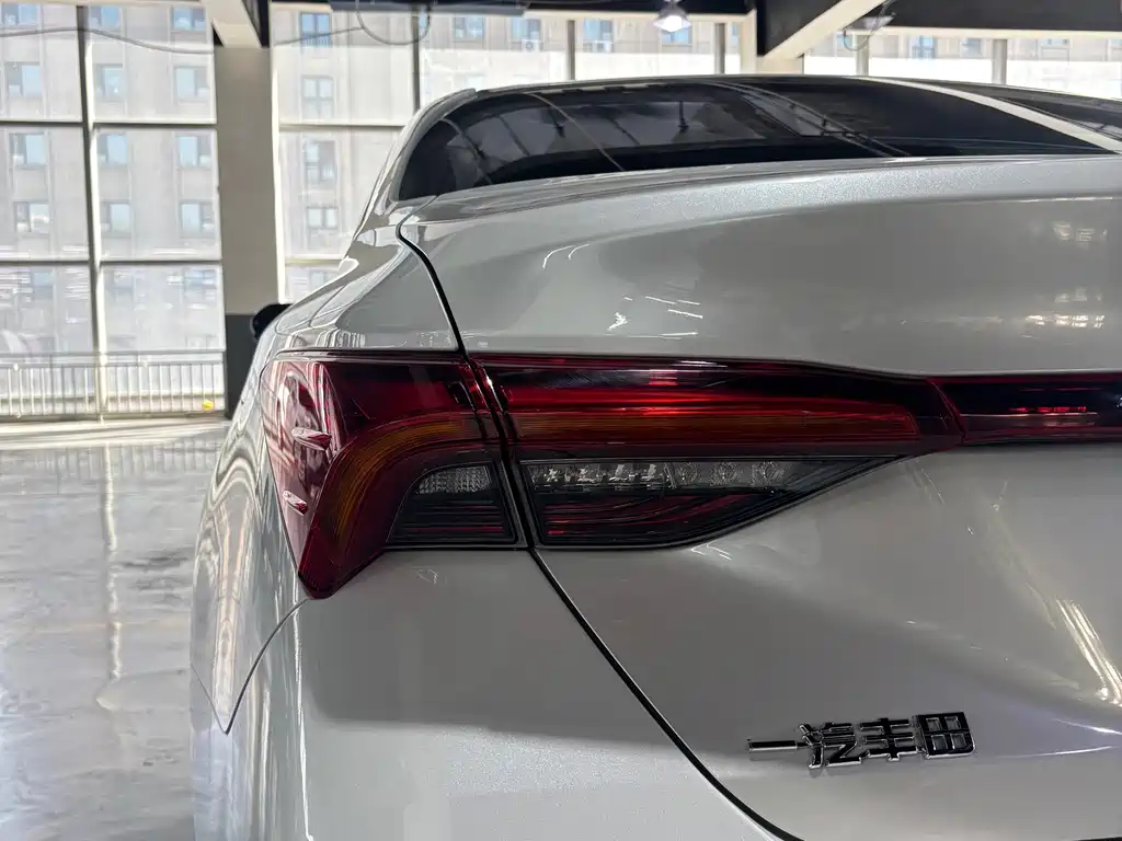 Toyota Avalon — миниатюра 12