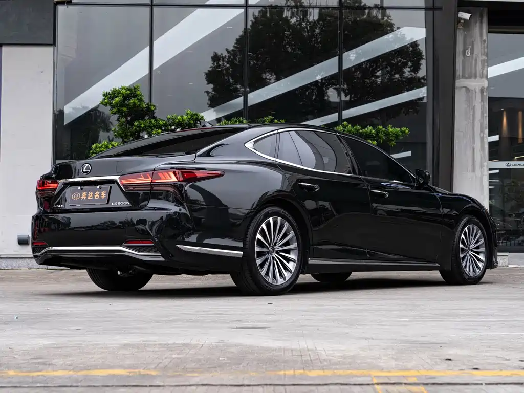 Lexus LS — миниатюра 3