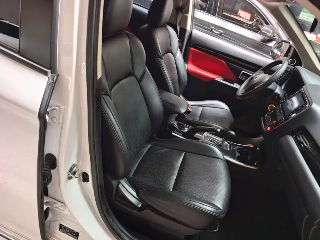Mitsubishi Outlander — миниатюра 3