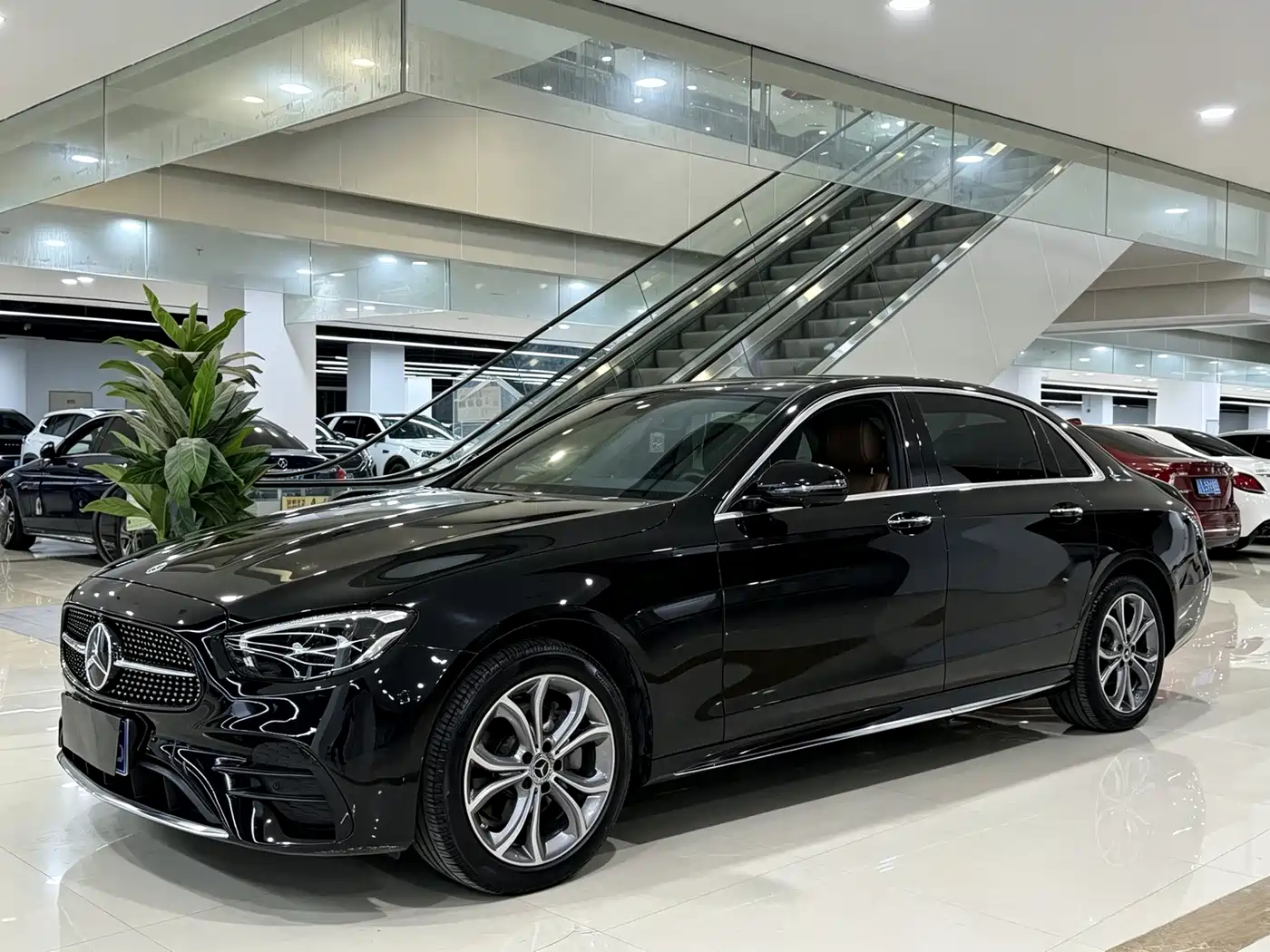 奔驰E级 2022款 E 300 L 运动时尚型 2022