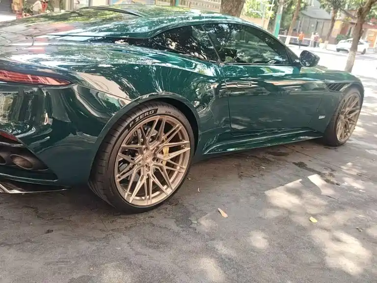 Aston Martin DBS — миниатюра 4