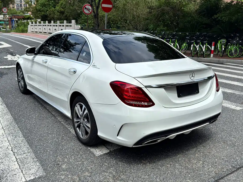 Mercedes-Benz C-Class — миниатюра 6