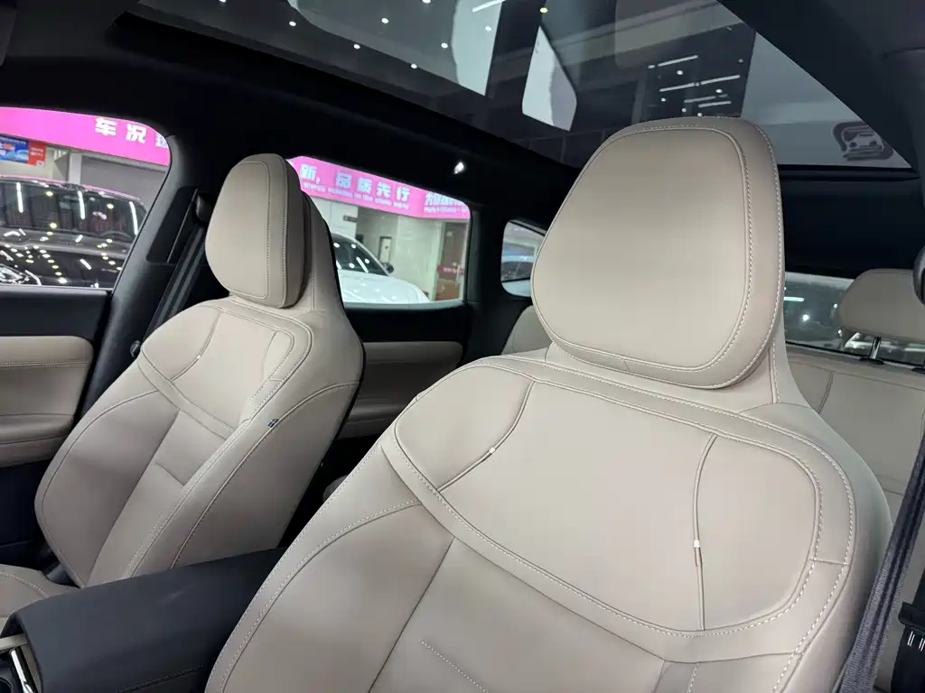 Volvo XC70 PHEV — миниатюра 12