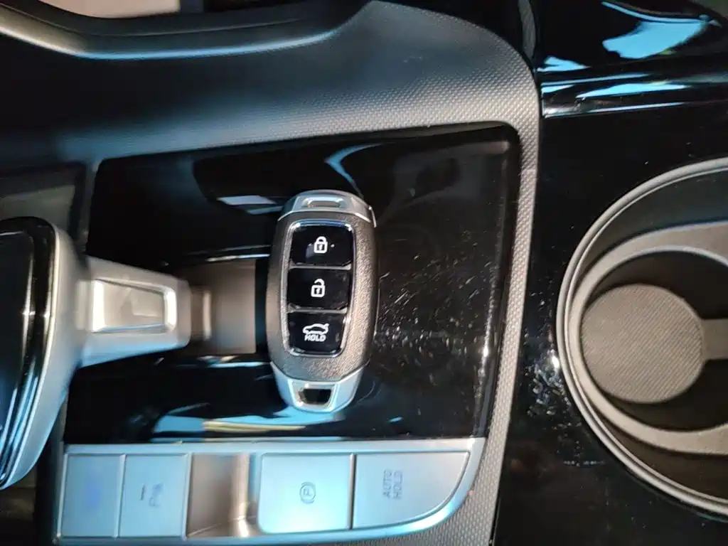 Hyundai Elantra — миниатюра 9