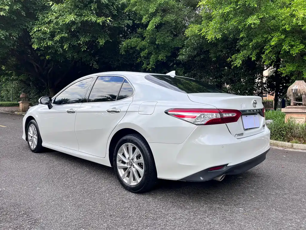 Toyota Camry — миниатюра 6