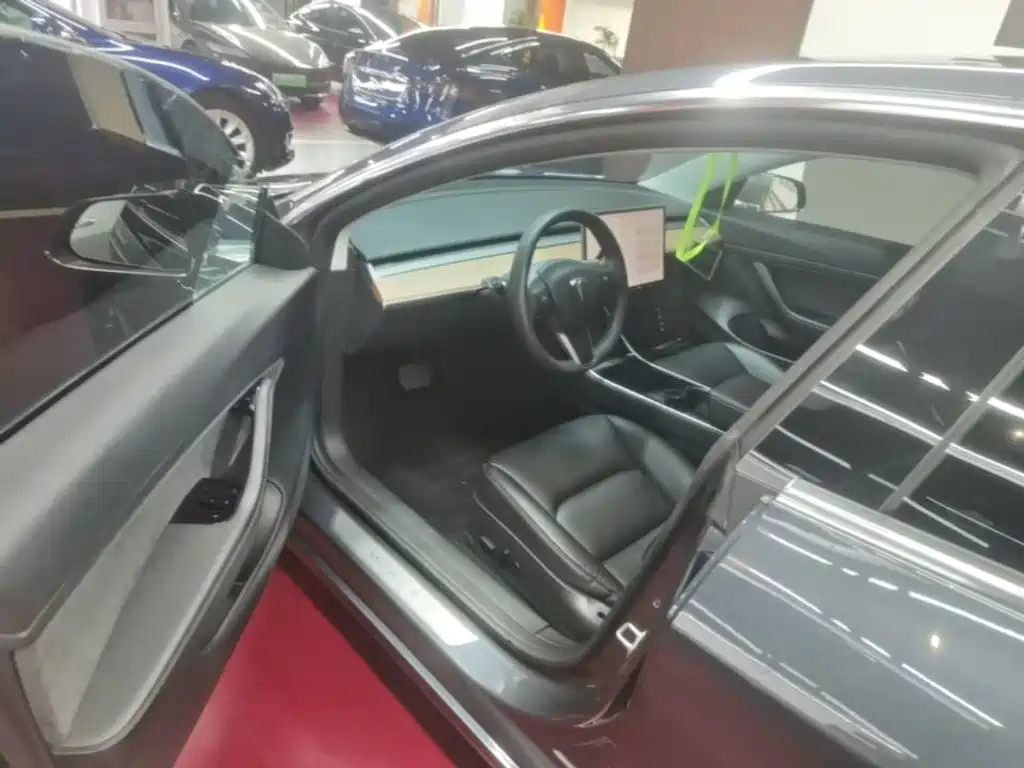 Tesla Model 3 — миниатюра 16