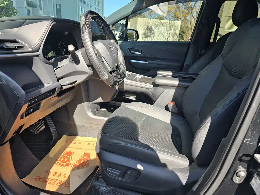 Toyota Granvia — миниатюра 18